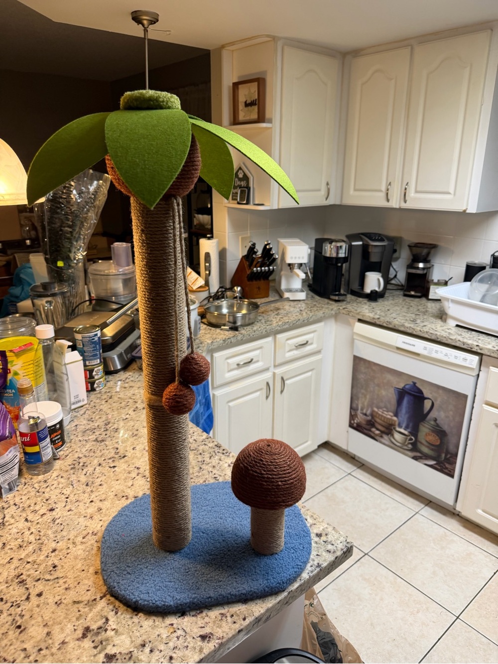 Palm-Style Cat Scratching Post in Green and Brown